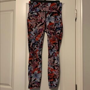 Lululemon Blue and Red Floral print leggings w/mesh. Sz 6, GUC, 25 in